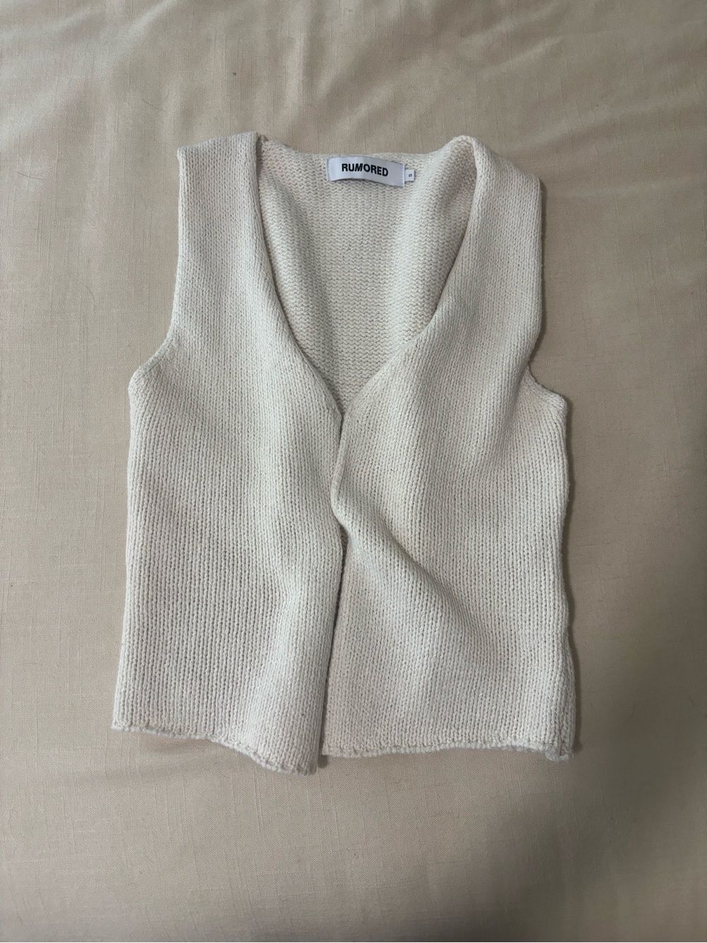 Rumored Off-White Knit V-Neck Sleeveless Sweater Vest